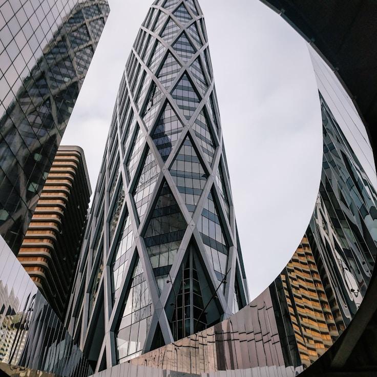 Parents evaluating schools in Spain